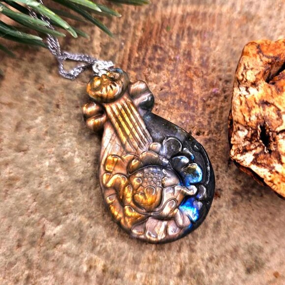 Nature Labradorite Carved Lotus Chinese Pipa Pendant Necklace - Picture 6 of 10